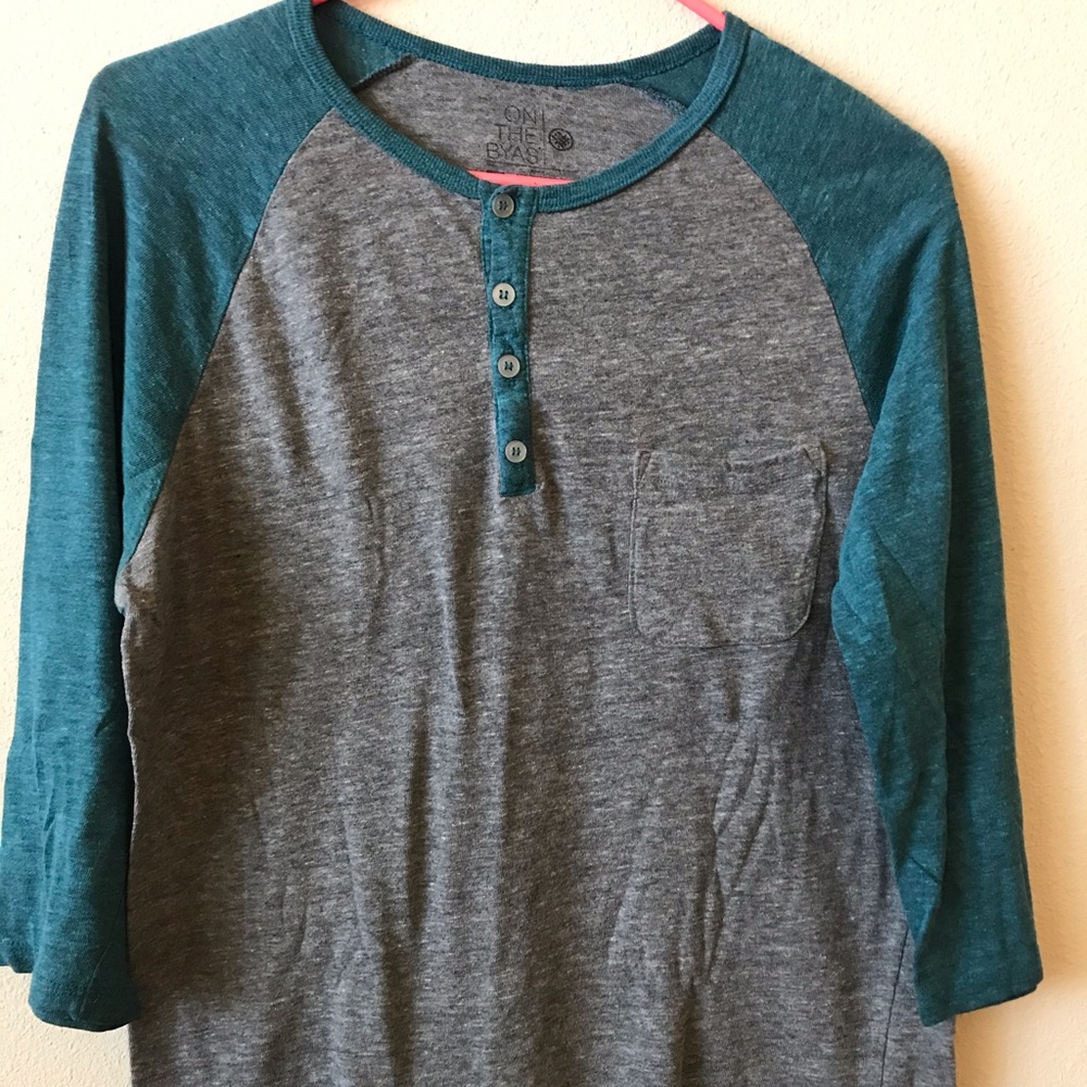 3/4 sleeve On the Byas shirt
